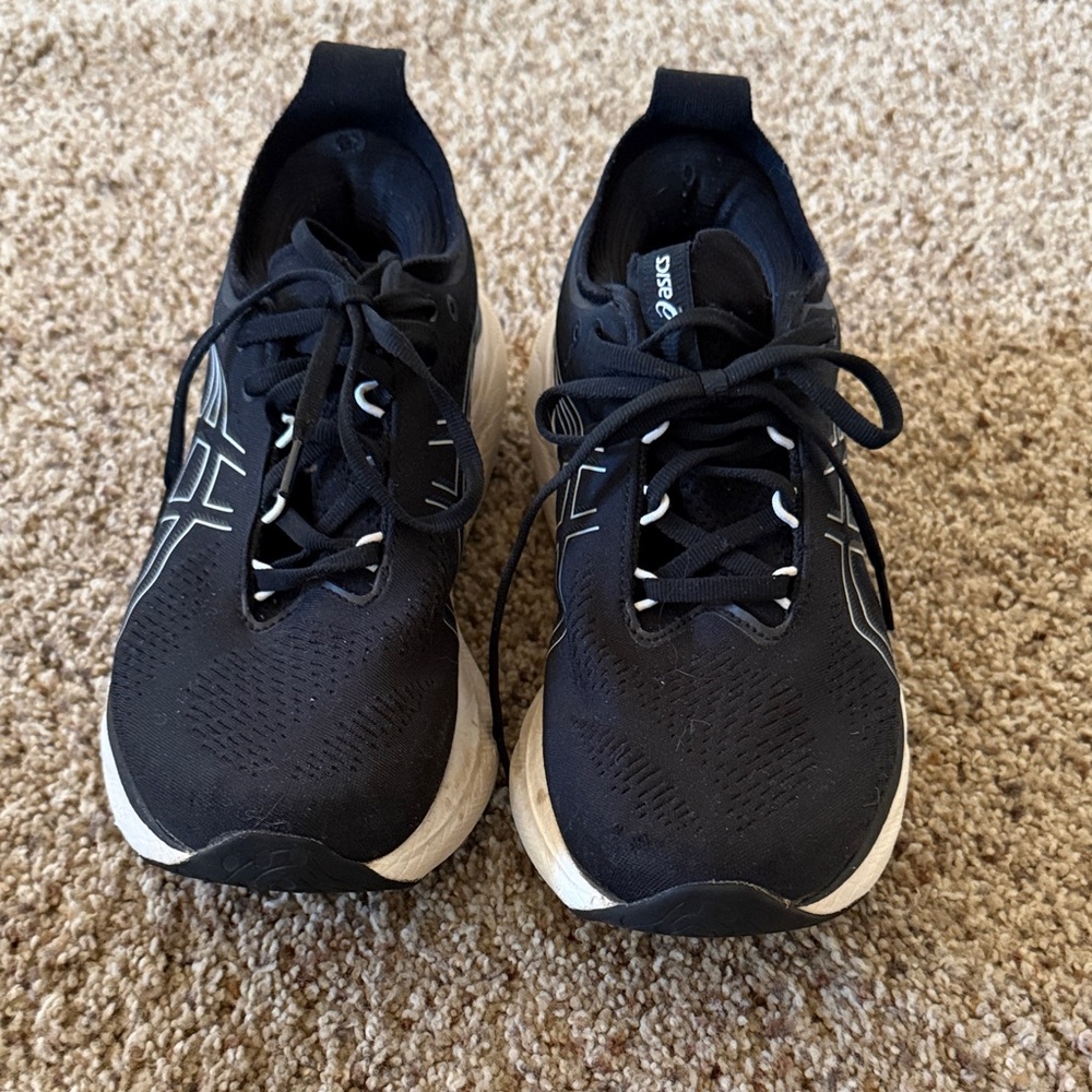 ASICS 25 Gel Nimbus tennis shoes